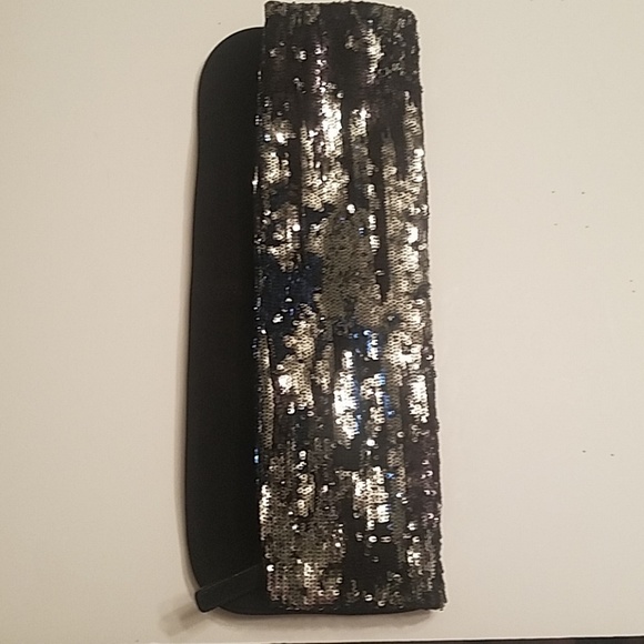 Stunning Curations Blacki& Silver Sequin Clutch - Picture 6 of 7